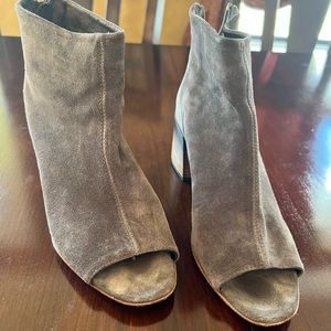 Alberto Fermani grey suede open toes bootie
